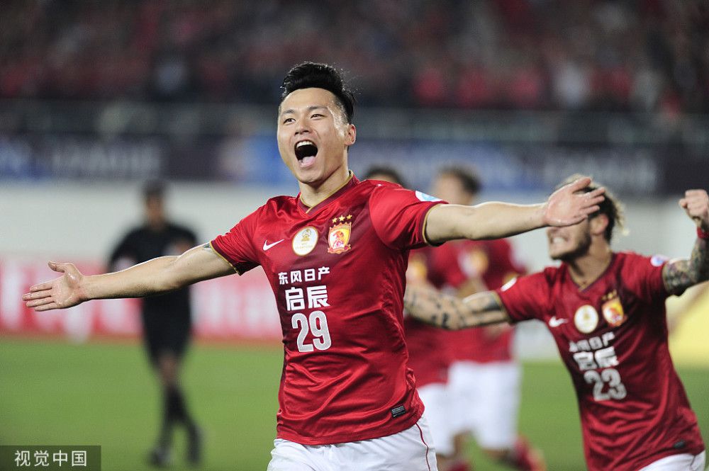 影片发生在春夏之交的南方，讲述了两男两女的日常，以及他们貌合神离又暗生情愫的故事